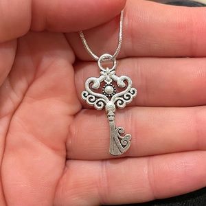 926 - 24 Inch Silver Key Pendant Chain
